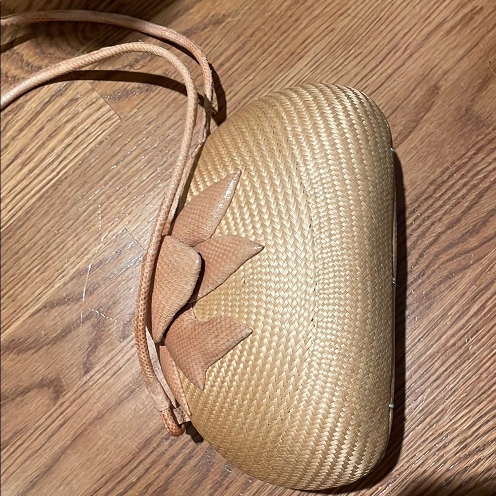 Elegant Tan Woven Women's Bag